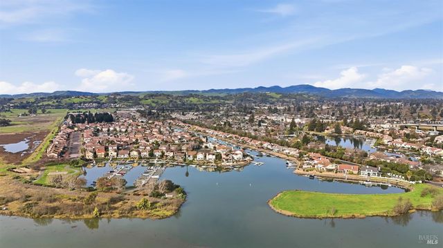 45 Cove Ct, Napa, CA 94559