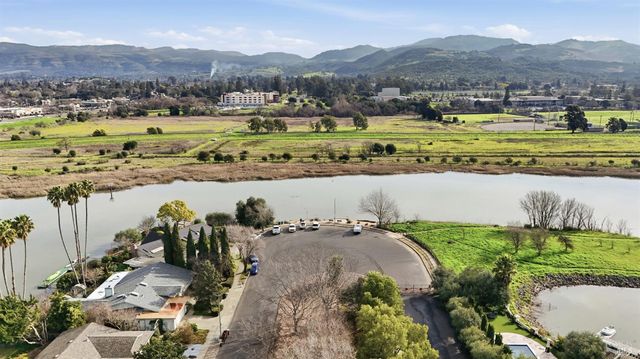 45 Cove Ct, Napa, CA 94559
