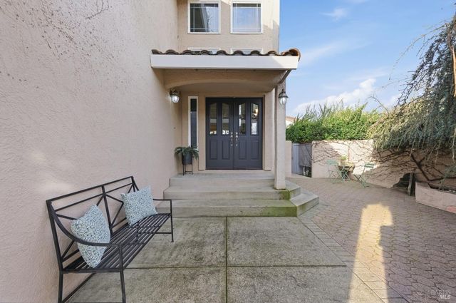 45 Cove Ct, Napa, CA 94559