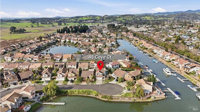 45 Cove Ct, Napa, CA 94559