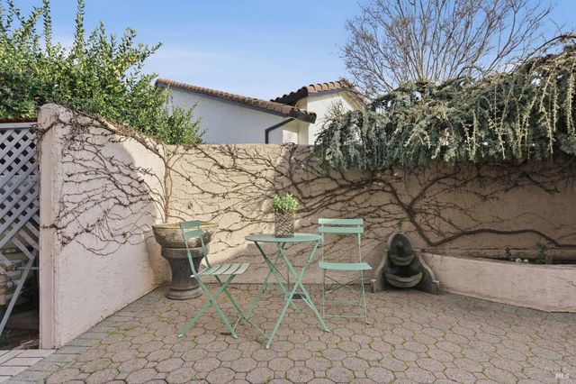 45 Cove Ct, Napa, CA 94559