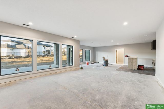 3538 S 210th Avenue, Elkhorn, NE 68022