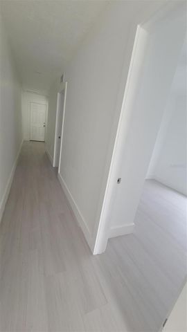 2519 W WALNUT, Tampa, FL 33607