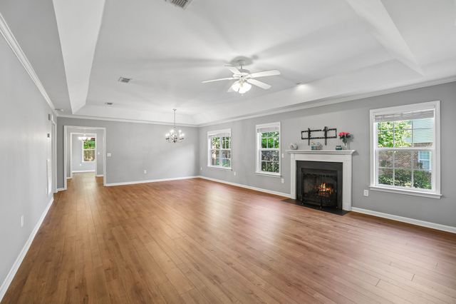 704 Village Green Cir, Murfreesboro, TN 37128