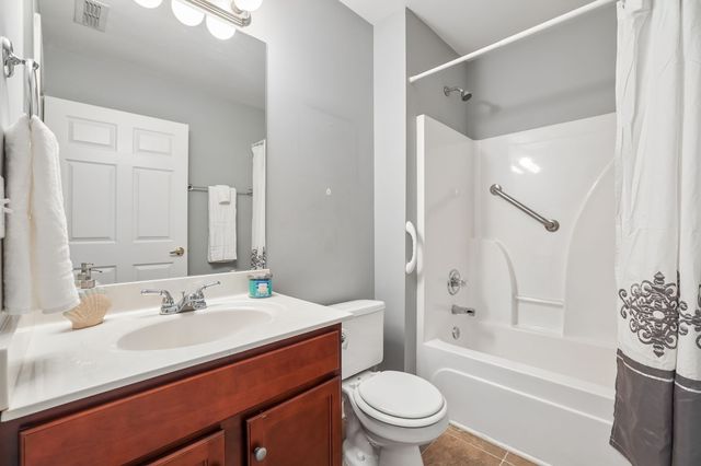 704 Village Green Cir, Murfreesboro, TN 37128