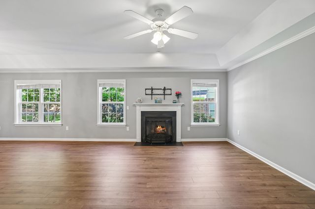 704 Village Green Cir, Murfreesboro, TN 37128