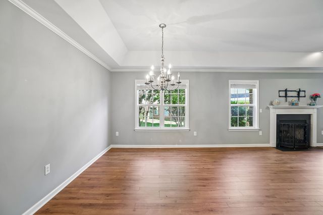 704 Village Green Cir, Murfreesboro, TN 37128