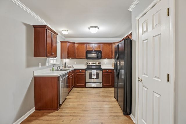 704 Village Green Cir, Murfreesboro, TN 37128