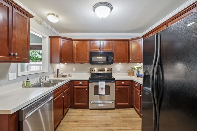 704 Village Green Cir, Murfreesboro, TN 37128