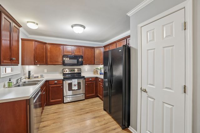 704 Village Green Cir, Murfreesboro, TN 37128