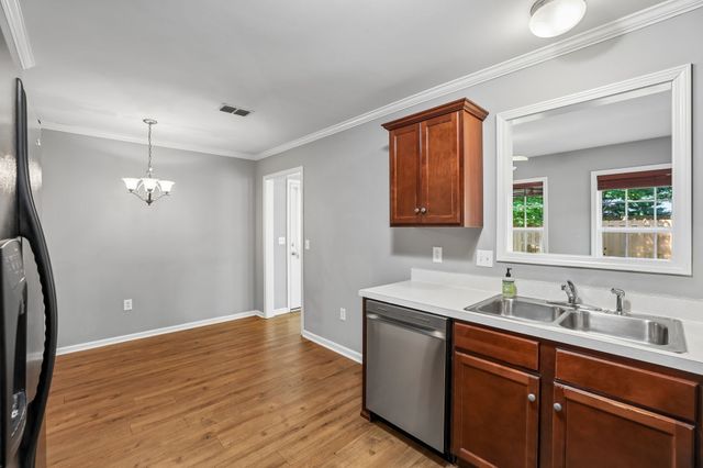 704 Village Green Cir, Murfreesboro, TN 37128