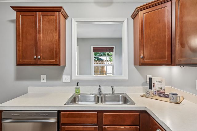 704 Village Green Cir, Murfreesboro, TN 37128