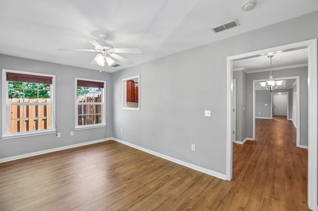 704 Village Green Cir, Murfreesboro, TN 37128