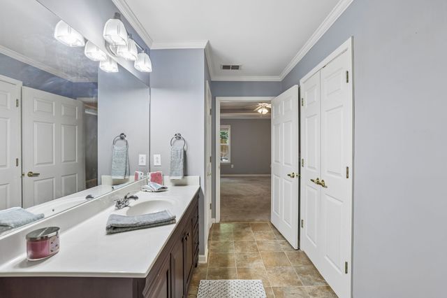 704 Village Green Cir, Murfreesboro, TN 37128