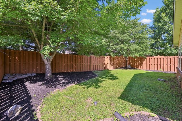 704 Village Green Cir, Murfreesboro, TN 37128