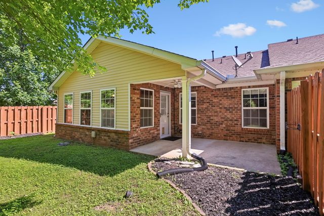 704 Village Green Cir, Murfreesboro, TN 37128