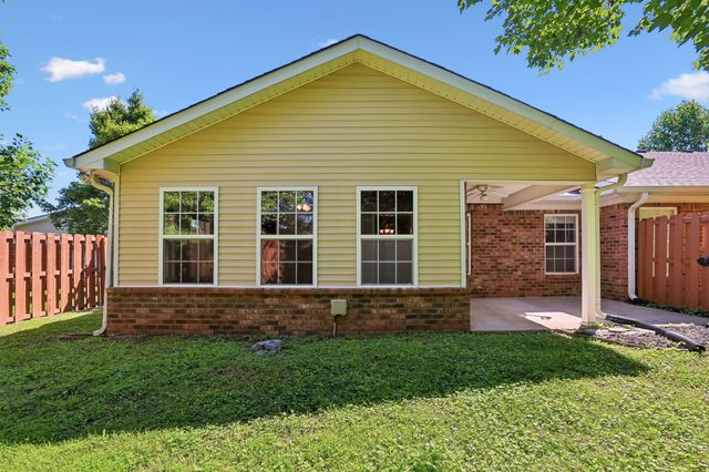 704 Village Green Cir, Murfreesboro, TN 37128