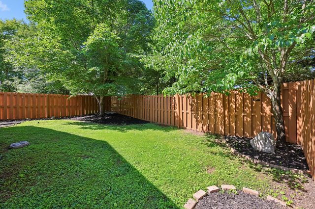 704 Village Green Cir, Murfreesboro, TN 37128