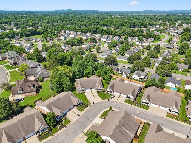 704 Village Green Cir, Murfreesboro, TN 37128