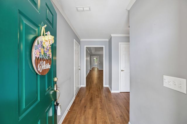 704 Village Green Cir, Murfreesboro, TN 37128