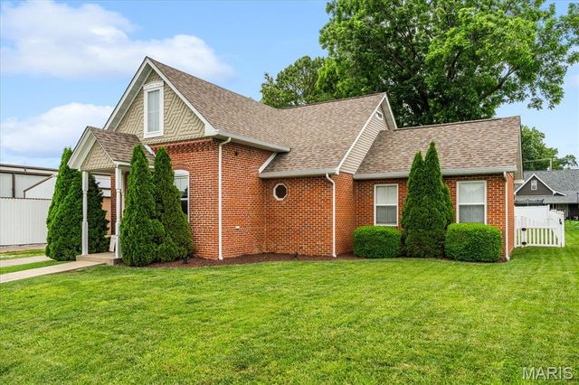 209 E Madison, Millstadt, IL 62260