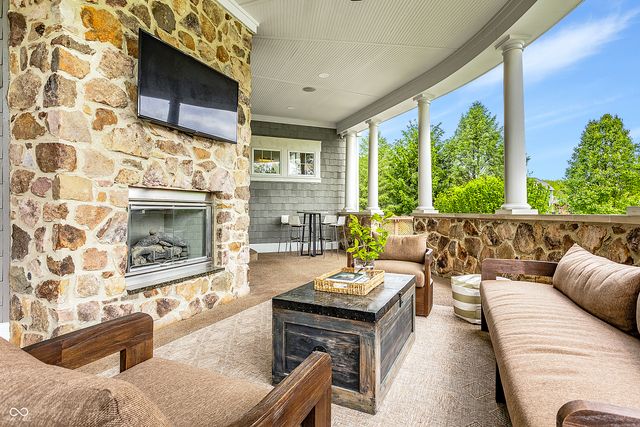 11576 Willow Bend Court, Zionsville, IN 46077