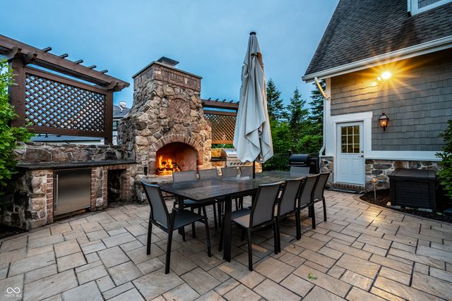 11576 Willow Bend Court, Zionsville, IN 46077
