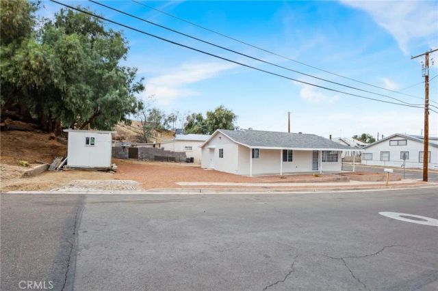 501 B, Needles, CA 92363