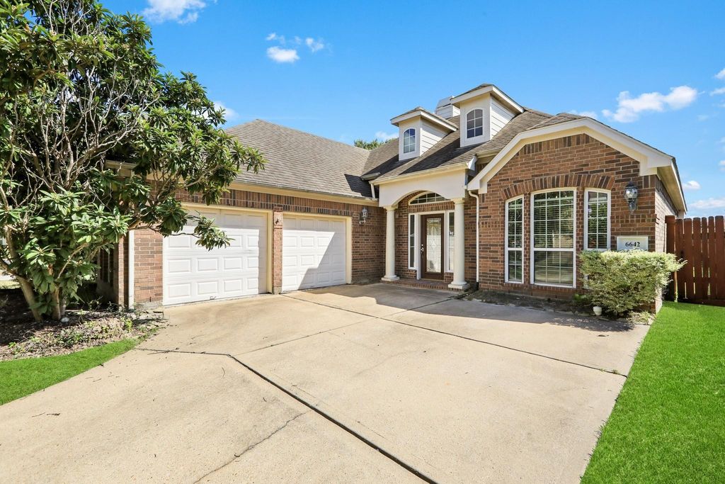 6642 Redberry Glen Lane, Houston, TX 77041