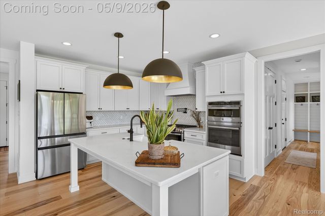 27598 Green Valley Drive, Lyon Charter Township, MI 48165