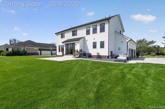27598 Green Valley Drive, Lyon Charter Township, MI 48165