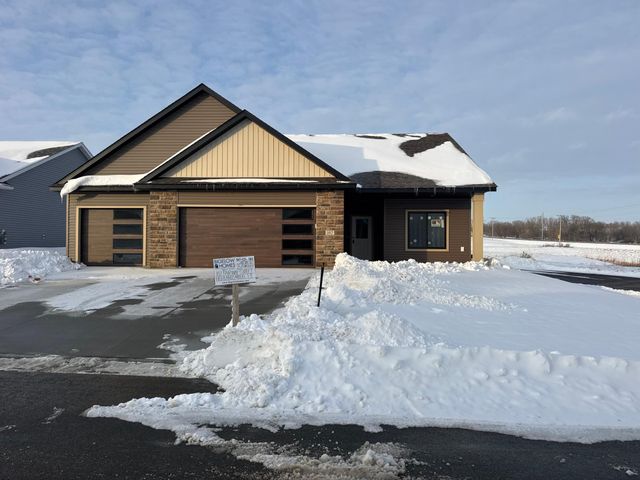 102 Fairway Street, Zumbrota, MN 55992