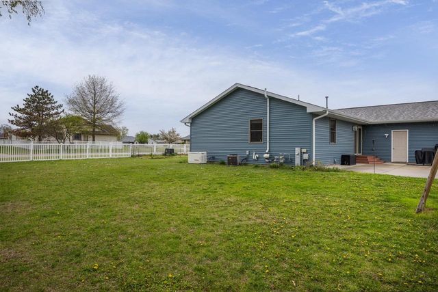 3631 Wildflower Lane, Janesville, WI 53548