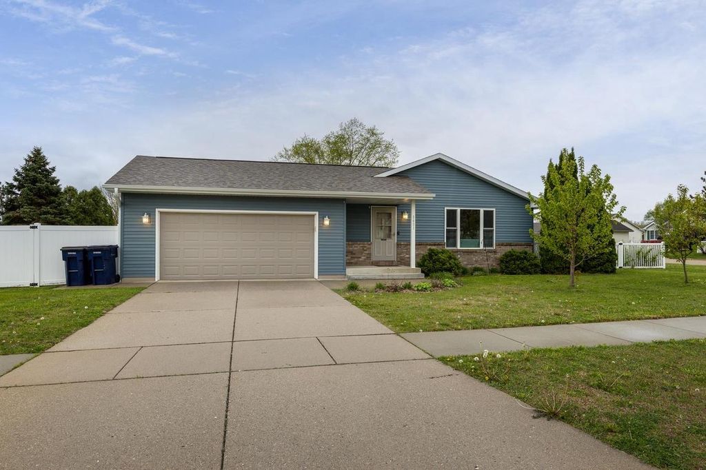 3631 Wildflower Lane, Janesville, WI 53548