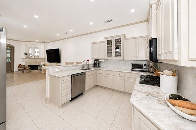 8934 Greenville Avenue, Dallas, TX 75243