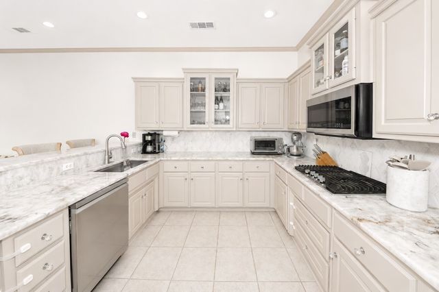 8934 Greenville Avenue, Dallas, TX 75243