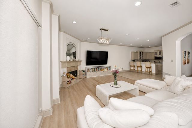 8934 Greenville Avenue, Dallas, TX 75243