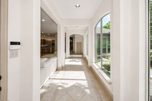 8934 Greenville Avenue, Dallas, TX 75243