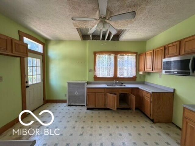 548 Central Court N, Indianapolis, IN 46205