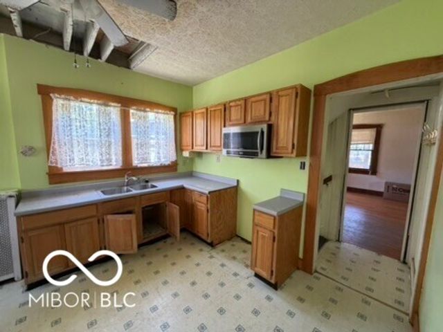 548 Central Court N, Indianapolis, IN 46205