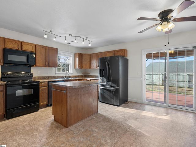 652 Clarion Court, Boiling Springs, SC 29316