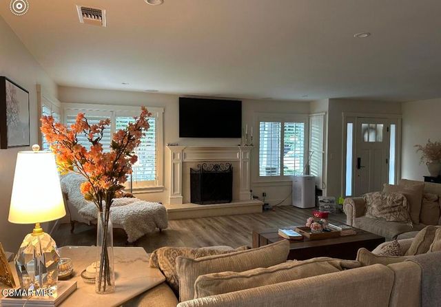 32 Dobkin Place, Simi Valley, CA 93065