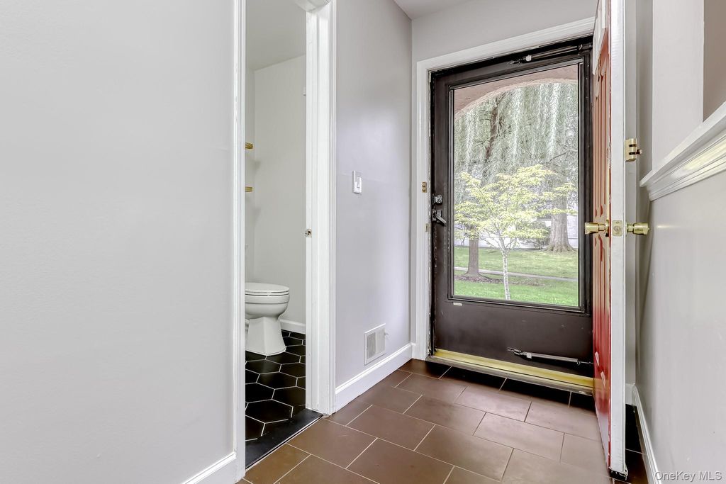 38 Somerset Drive, Suffern, NY 10901 — photo 3
