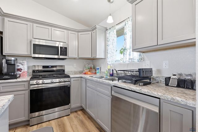 420 YELNER DR, Box Elder, SD 57719