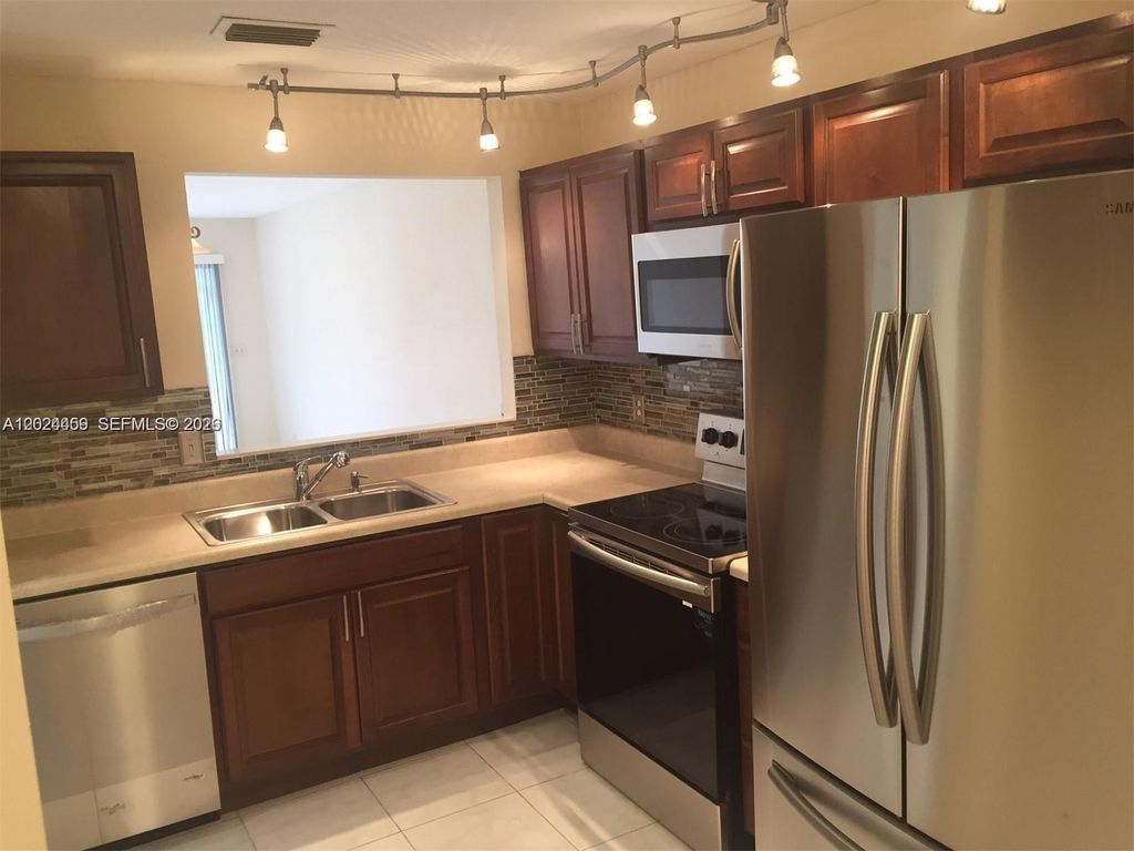 2551 NW 56th Ave 1-20, Lauderhill, FL 33313