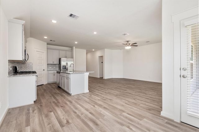 3111 West Frontier Lane, Pinehurst, TX 77362
