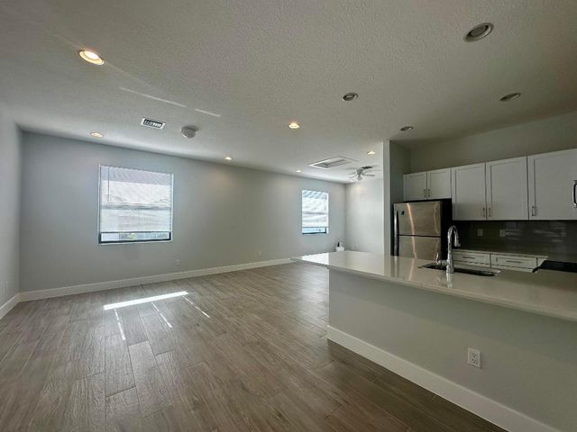 5032 Grandiflora Road, Palm Beach Gardens, FL 33418