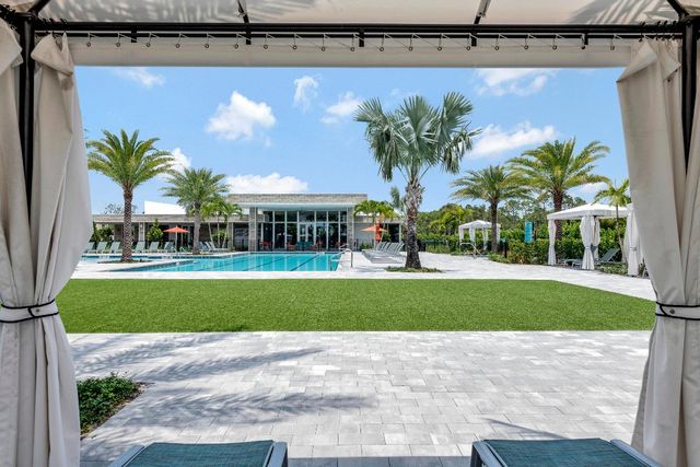 5032 Grandiflora Road, Palm Beach Gardens, FL 33418