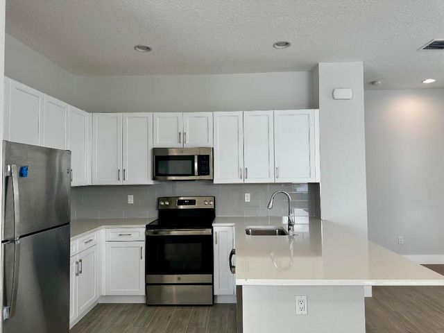 5032 Grandiflora Road, Palm Beach Gardens, FL 33418