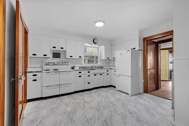 55 Louis Street, Hyannis, MA 02601